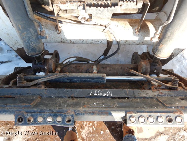 image for item DF6368 2013 Bobcat S850  skid steer loader