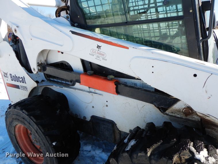 image for item DF6368 2013 Bobcat S850  skid steer loader