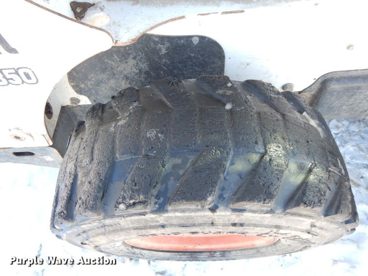 image for item DF6368 2013 Bobcat S850  skid steer loader