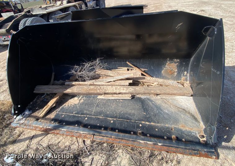 image for item DG8405 Caterpillar 106"W loader bucket