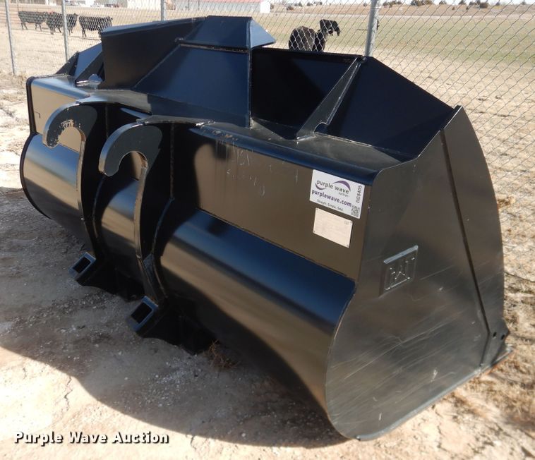 image for item DG8405 Caterpillar 106"W loader bucket