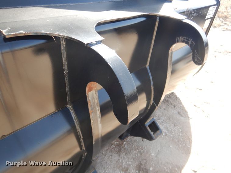 image for item DG8405 Caterpillar 106"W loader bucket