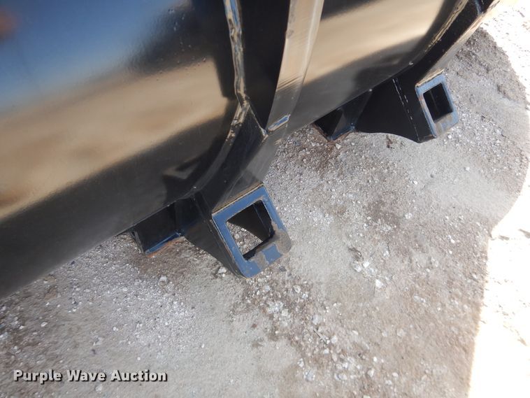 image for item DG8405 Caterpillar 106"W loader bucket