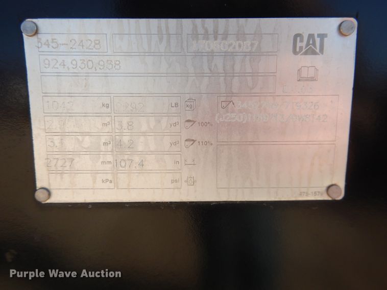 image for item DG8405 Caterpillar 106"W loader bucket