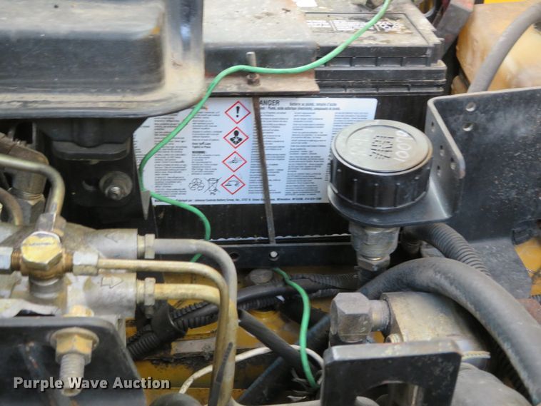 image for item DH0648 2003 Yale GLP080LJNGBE097  forklift