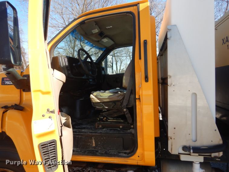 image for item DI1083 2003 GMC C7500  box truck