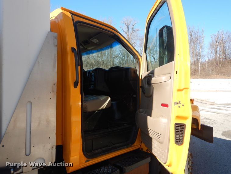 image for item DI1083 2003 GMC C7500  box truck