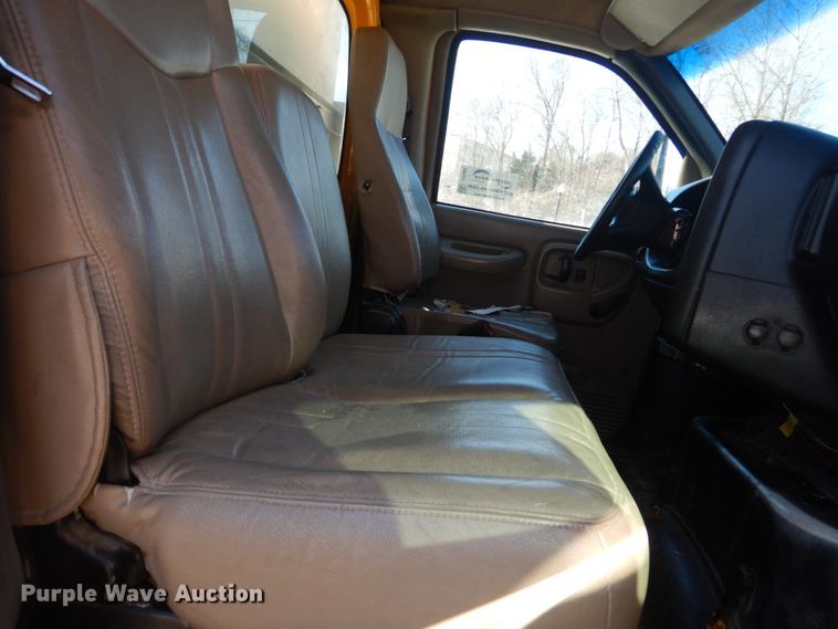 image for item DI1083 2003 GMC C7500  box truck