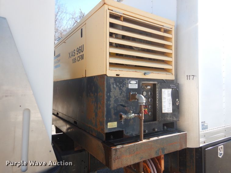 image for item DI1083 2003 GMC C7500  box truck