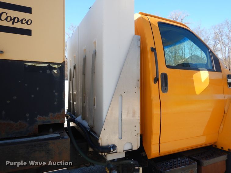 image for item DI1083 2003 GMC C7500  box truck