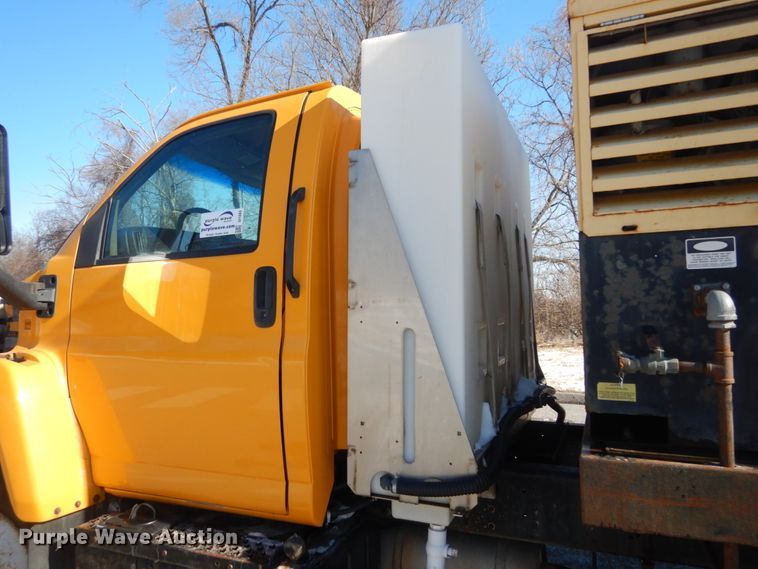 image for item DI1083 2003 GMC C7500  box truck