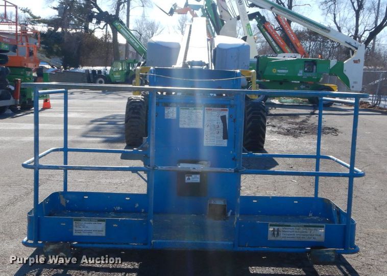 image for item DI1085 2006 Genie S-65  boom lift