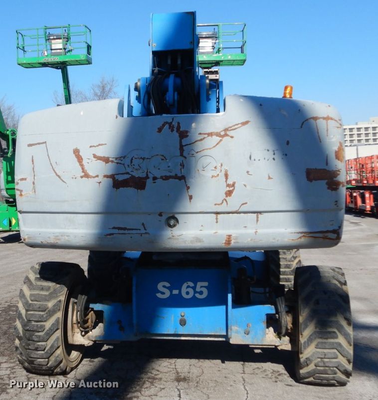 image for item DI1085 2006 Genie S-65  boom lift