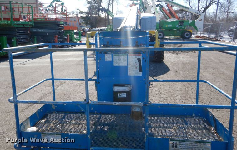 image for item DI1085 2006 Genie S-65  boom lift