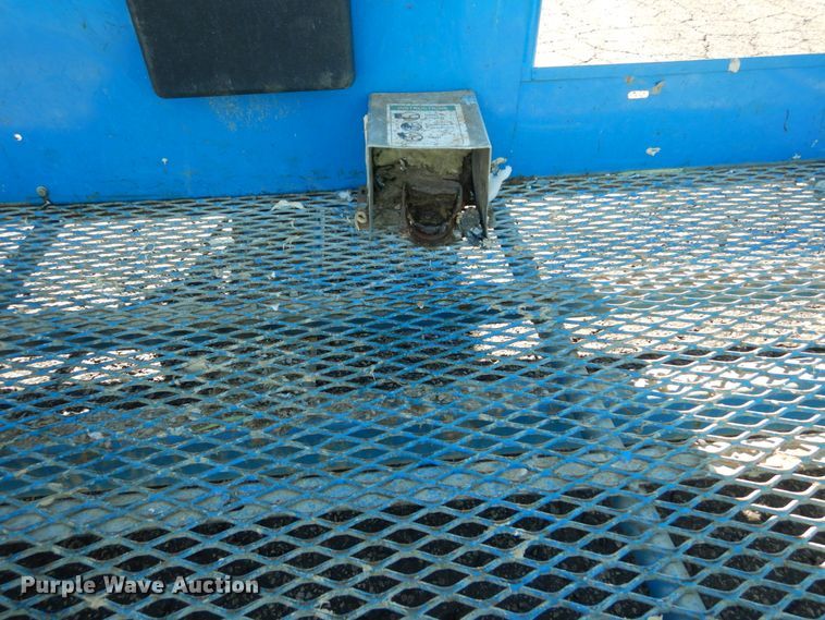 image for item DI1085 2006 Genie S-65  boom lift