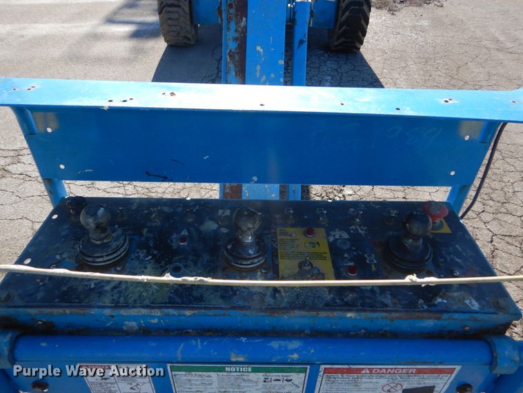 image for item DI1085 2006 Genie S-65  boom lift