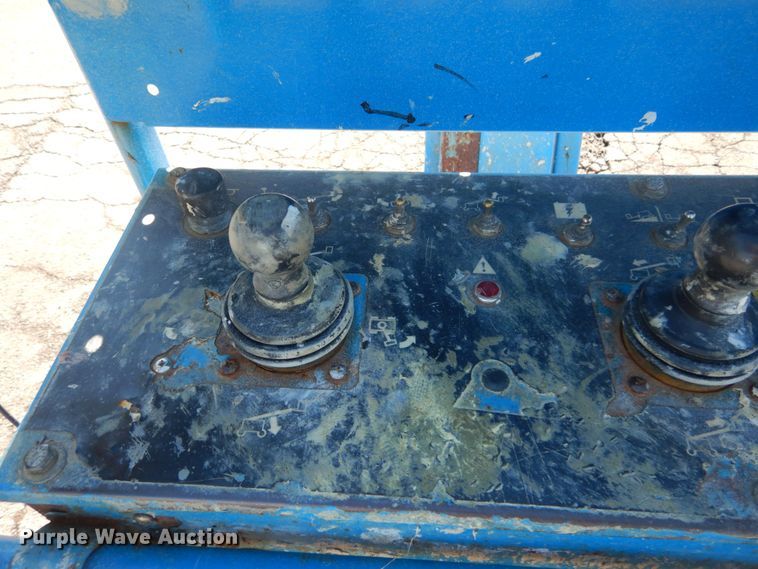 image for item DI1085 2006 Genie S-65  boom lift