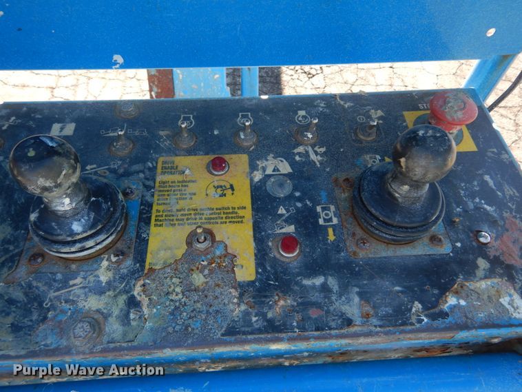 image for item DI1085 2006 Genie S-65  boom lift