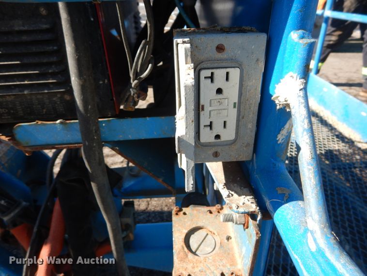 image for item DI1085 2006 Genie S-65  boom lift