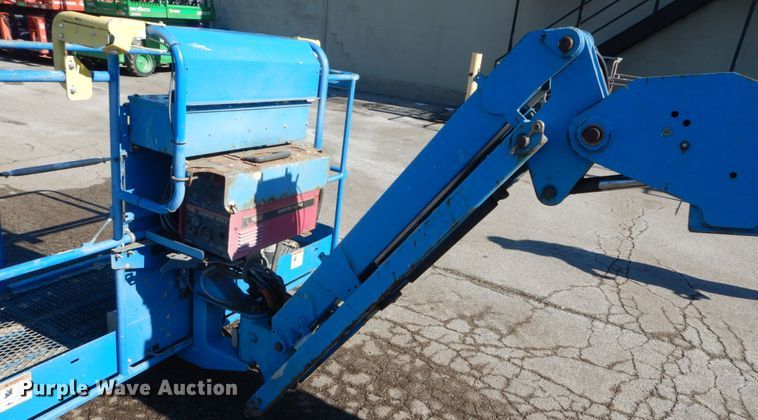 image for item DI1085 2006 Genie S-65  boom lift