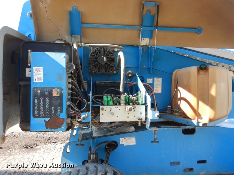 image for item DI1085 2006 Genie S-65  boom lift