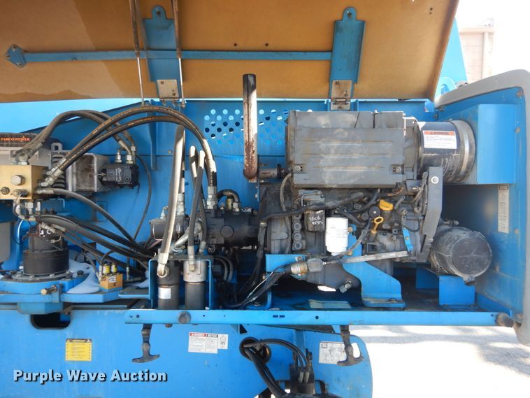 image for item DI1085 2006 Genie S-65  boom lift