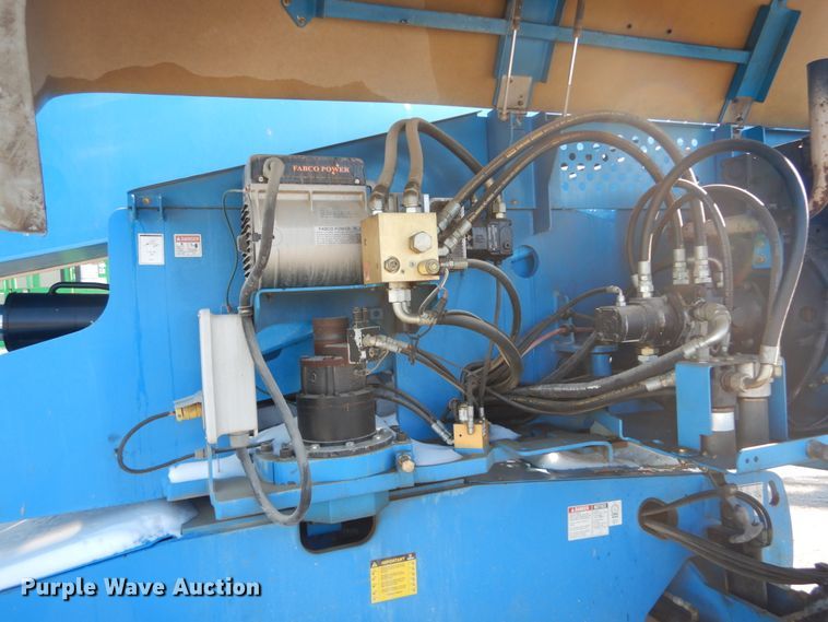 image for item DI1085 2006 Genie S-65  boom lift