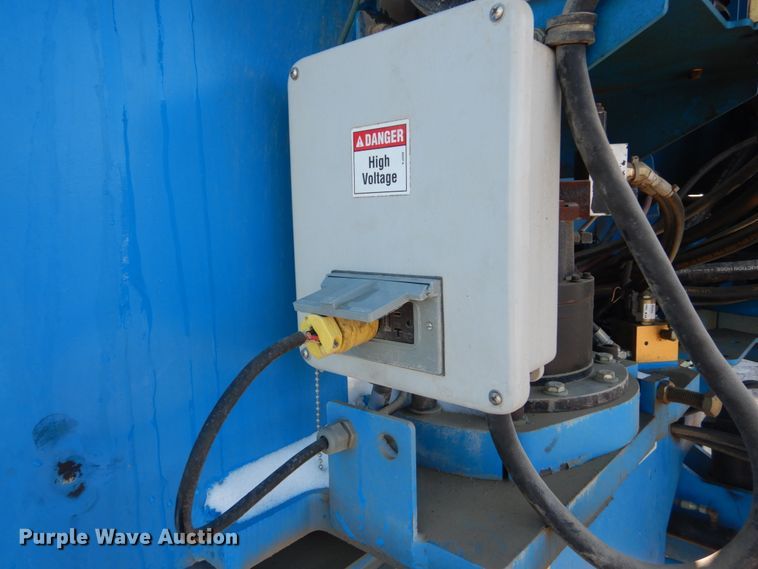 image for item DI1085 2006 Genie S-65  boom lift