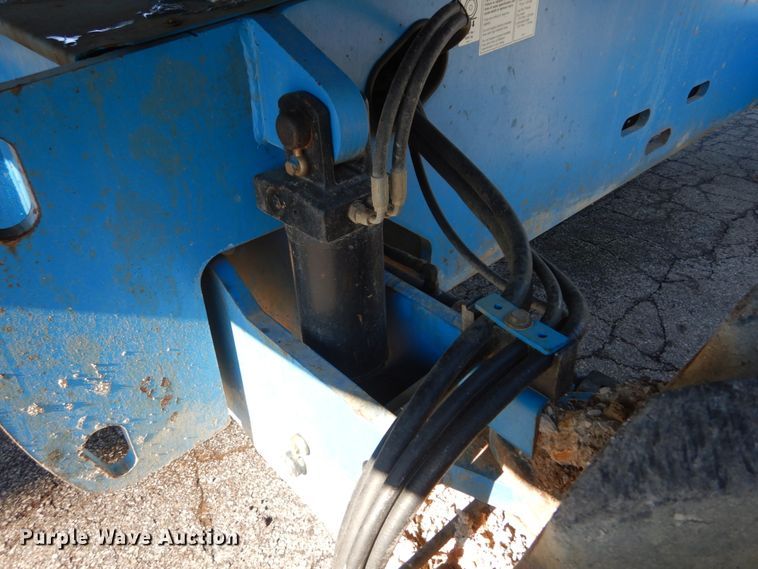 image for item DI1085 2006 Genie S-65  boom lift