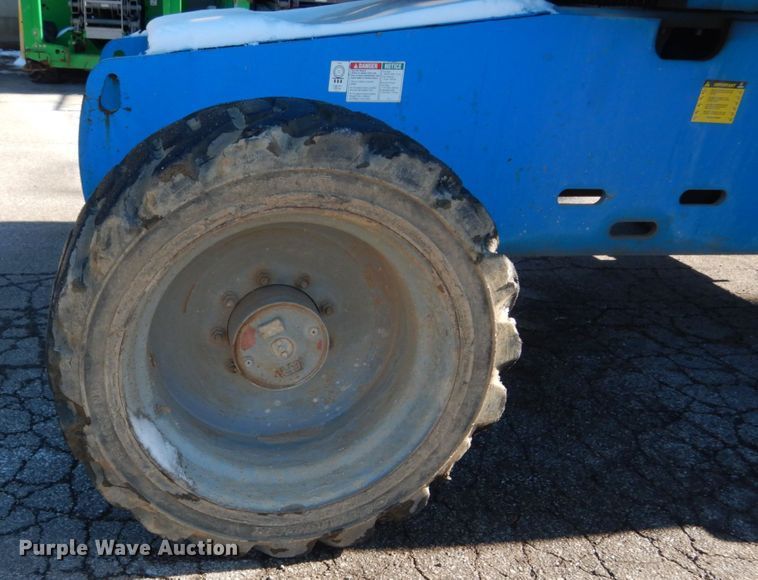 image for item DI1085 2006 Genie S-65  boom lift