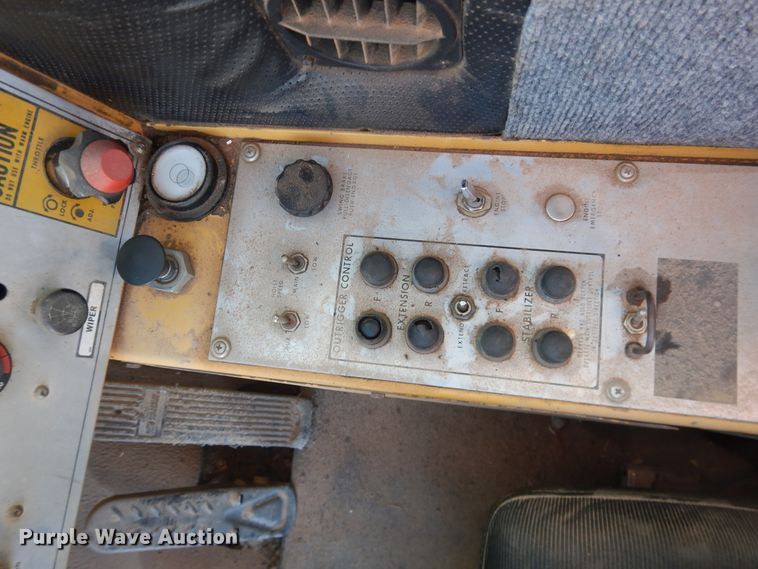 image for item DI3683 1983 Grove RT755  crane