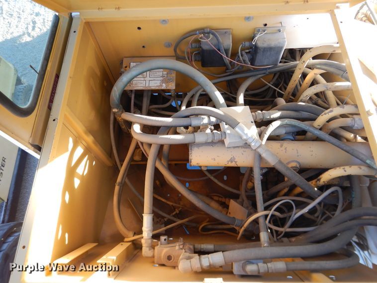 image for item DI3683 1983 Grove RT755  crane