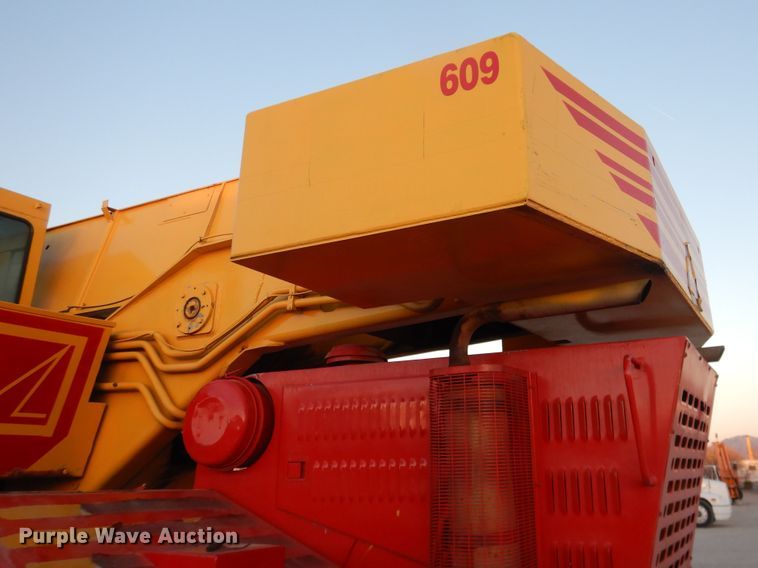 image for item DI3684 1983 Grove RT740  crane