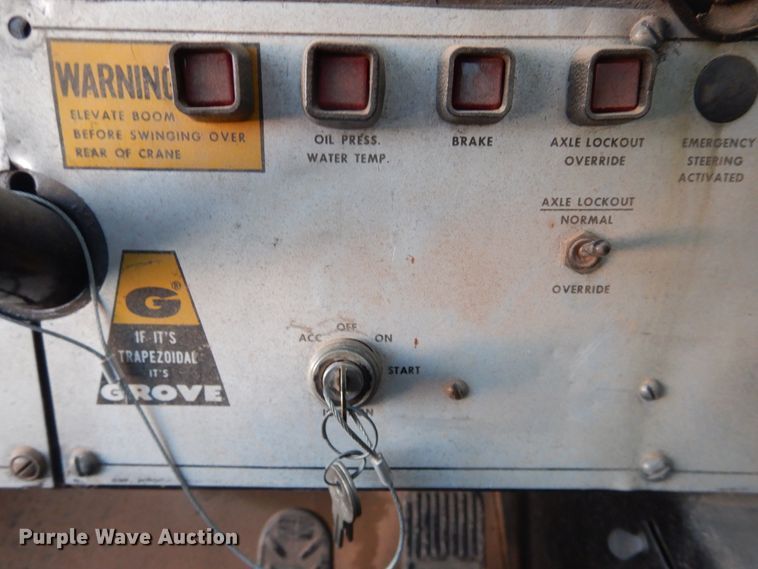 image for item DI3684 1983 Grove RT740  crane