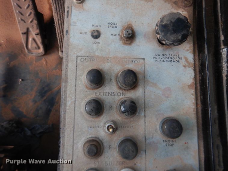 image for item DI3684 1983 Grove RT740  crane