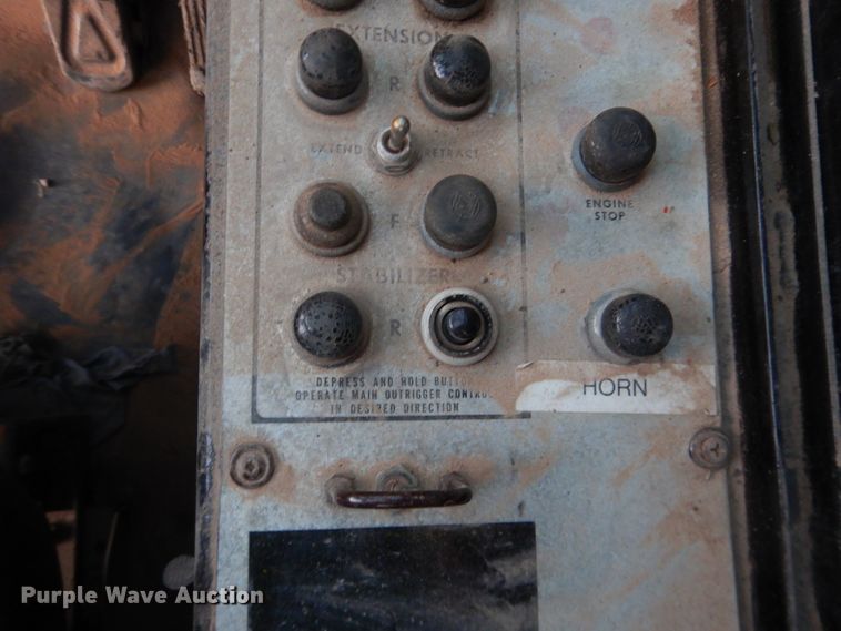 image for item DI3684 1983 Grove RT740  crane