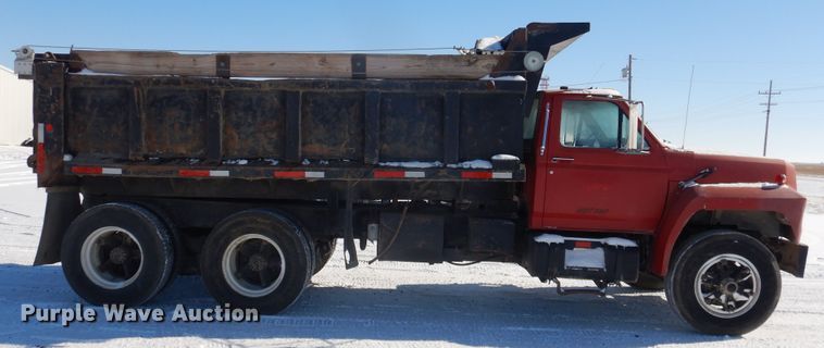 image for item DI3689 1989 Ford F900  dump truck