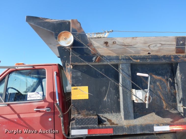 image for item DI3689 1989 Ford F900  dump truck