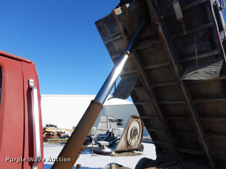 image for item DI3689 1989 Ford F900  dump truck