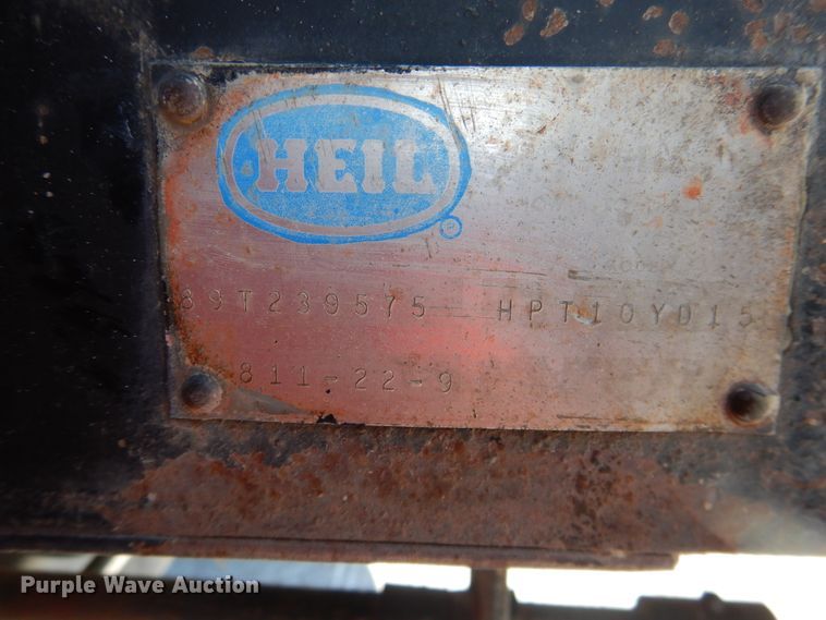 image for item DI3689 1989 Ford F900  dump truck