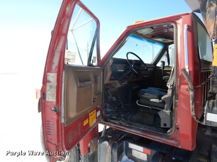 image for item DI3689 1989 Ford F900  dump truck
