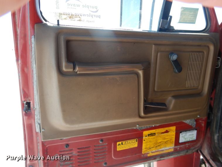 image for item DI3689 1989 Ford F900  dump truck