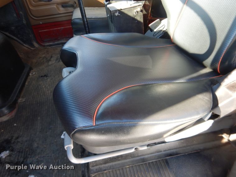 image for item DI3689 1989 Ford F900  dump truck