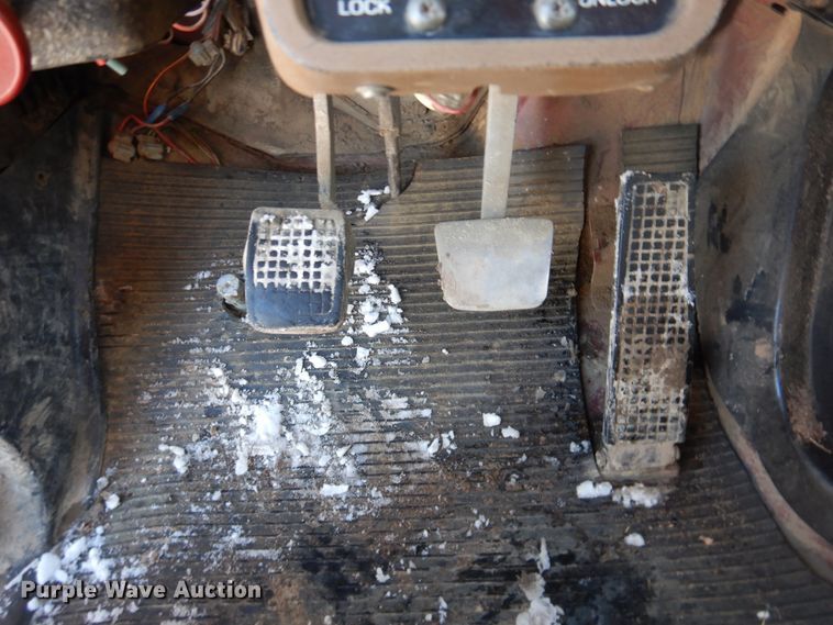 image for item DI3689 1989 Ford F900  dump truck