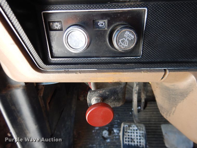 image for item DI3689 1989 Ford F900  dump truck