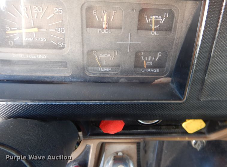 image for item DI3689 1989 Ford F900  dump truck