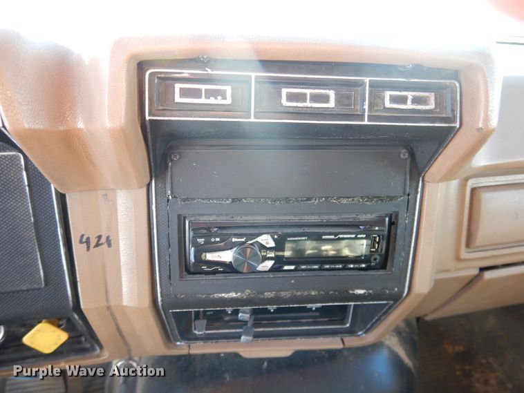 image for item DI3689 1989 Ford F900  dump truck