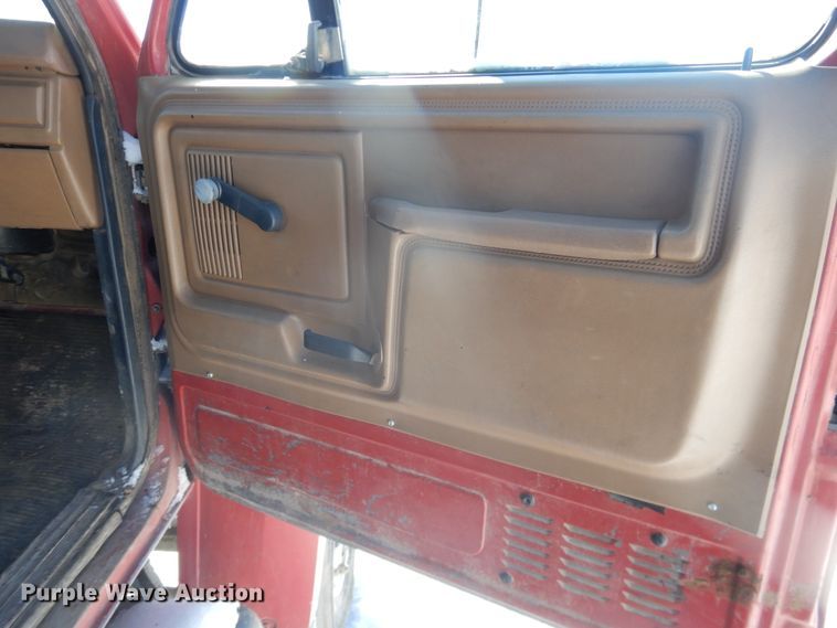 image for item DI3689 1989 Ford F900  dump truck