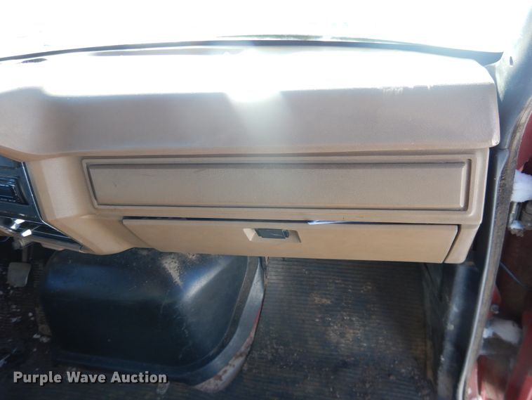 image for item DI3689 1989 Ford F900  dump truck