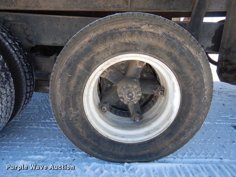 image for item DI3689 1989 Ford F900  dump truck